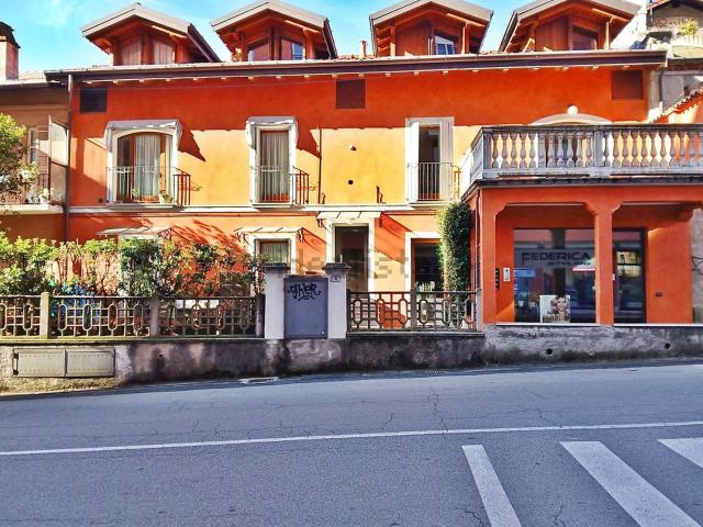 Appartamento in vendita a Angera, Lombardia