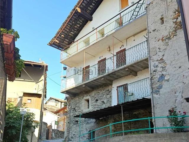 Appartamento in vendita a Donnas, Aosta