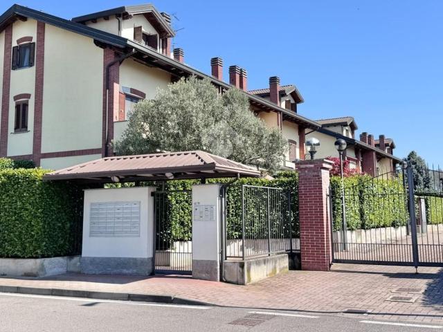 Appartamento in vendita a Vernate, Lombardia