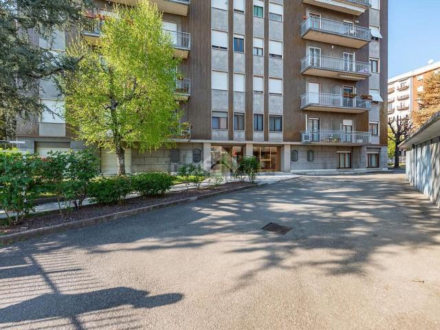 Appartamento in vendita a Lainate, Milano