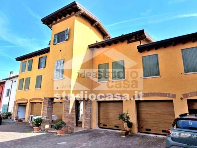 Appartamento in vendita a Pieve D'olmi, Lombardia