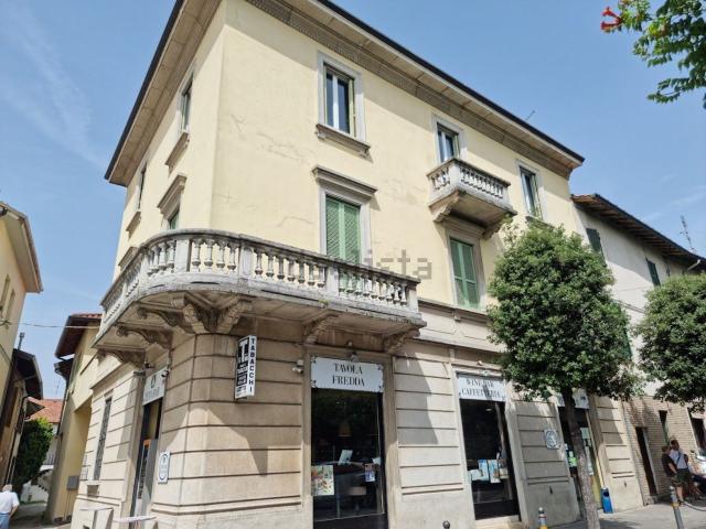 Appartamento in vendita a Carnago, Lombardia