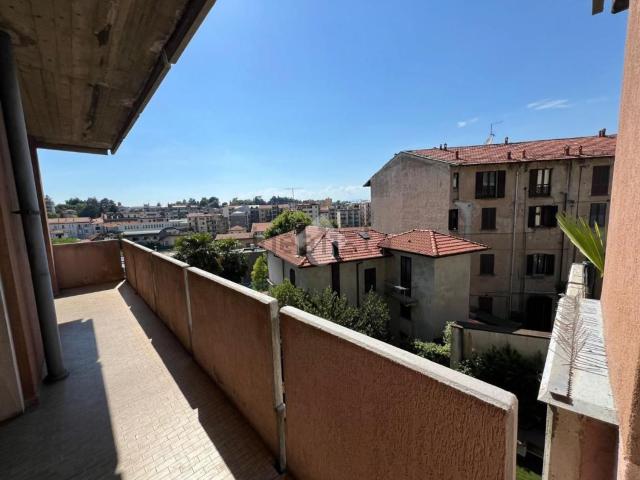 Appartamento in vendita a Biumo Superiore, Varese