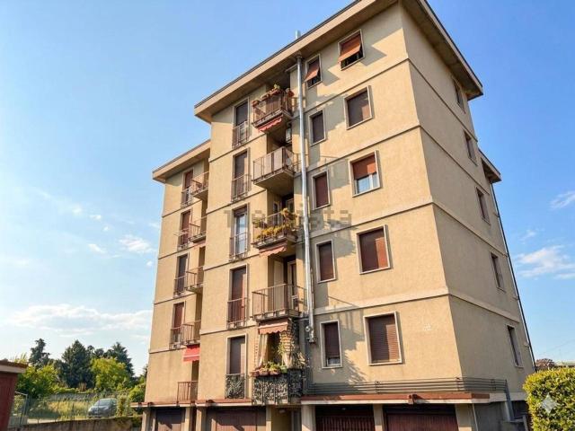 Appartamento in vendita a Verano Brianza, Monza e della Brianza