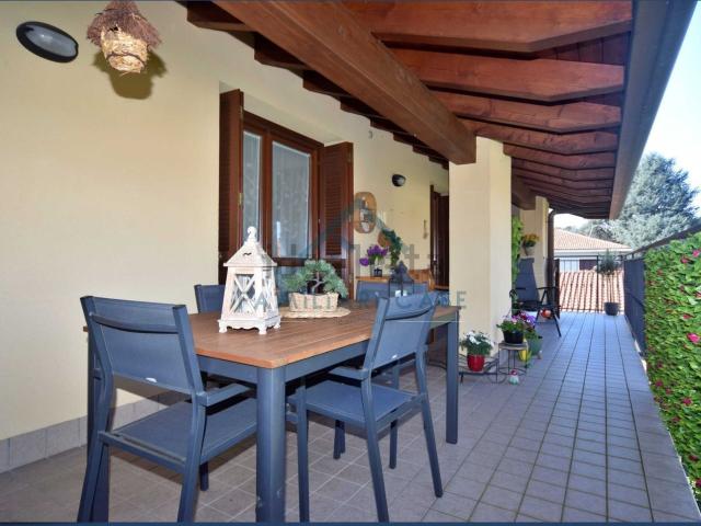 Appartamento in vendita a Albizzate, Lombardia