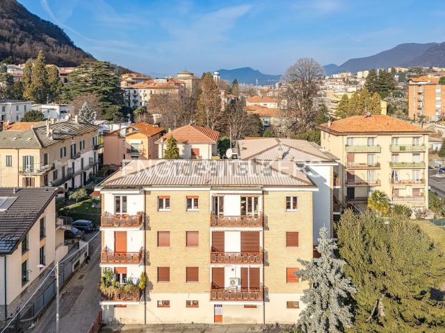 Appartamento in vendita a Como, Lombardia