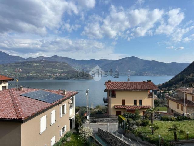 Appartamento in vendita a Tavernola Bergamasca, Lombardia
