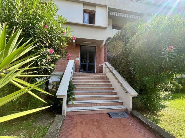 Appartamento in vendita a Marina di Massa, Marina Di Massa