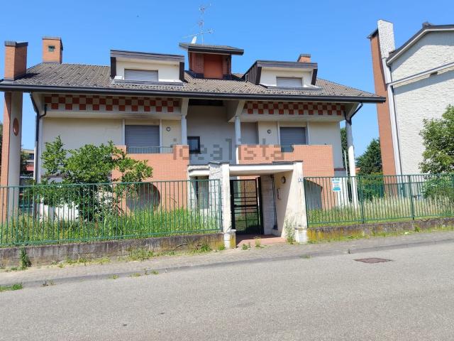 Appartamento in vendita a Abbiategrasso, Milano