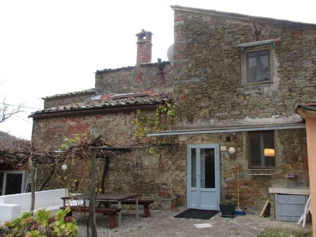 Appartamento in vendita a Palazzo Del Pero, Toscana