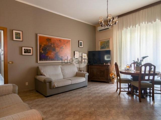 Appartamento in vendita a Biassono, Lombardia
