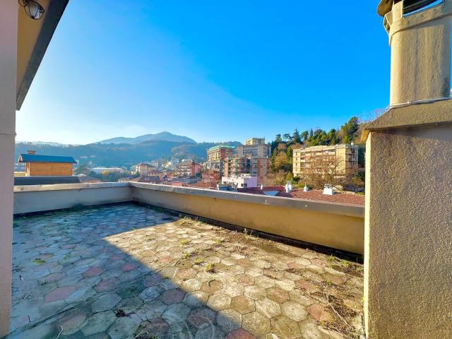 Attico in vendita a Isola, Serra Riccò