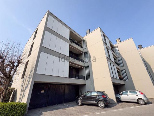 Appartamento in vendita a Biassono, Lombardia
