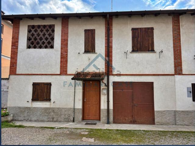 Appartamento in vendita a Azzate, Lombardia