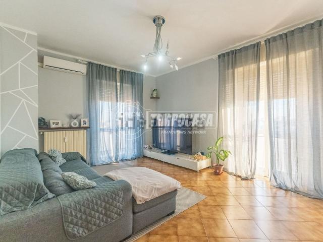 Appartamento in vendita a Abbiategrasso, Milano