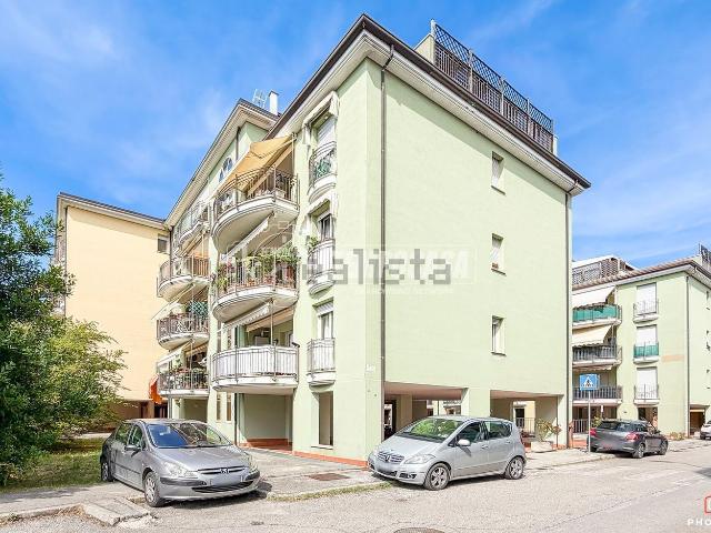 Appartamento in vendita a Villaggio 1° maggio, Rimini
