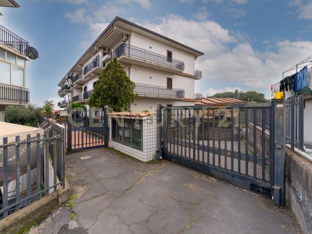 Appartamento in vendita a Pedara, Catania