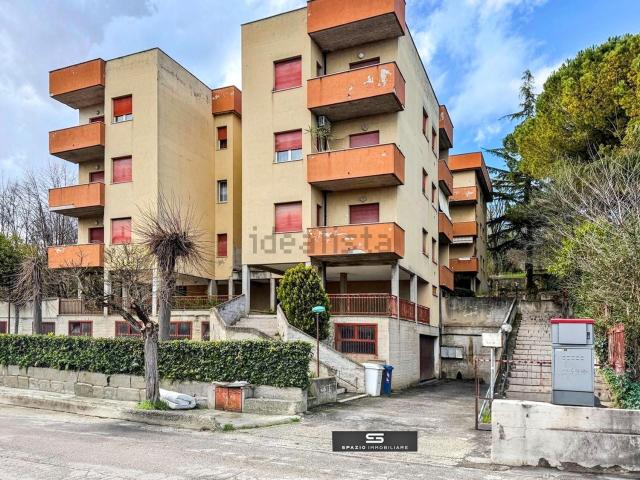 Appartamento in vendita a Colleatterrato basso, Teramo
