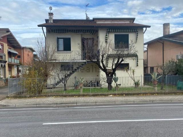 Appartamento in vendita a Basse, Campolongo Maggiore