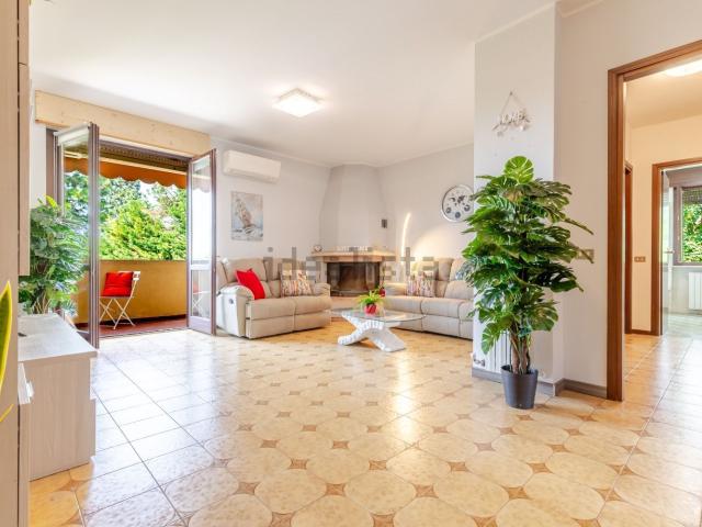 Appartamento in vendita a Pineta, Tradate