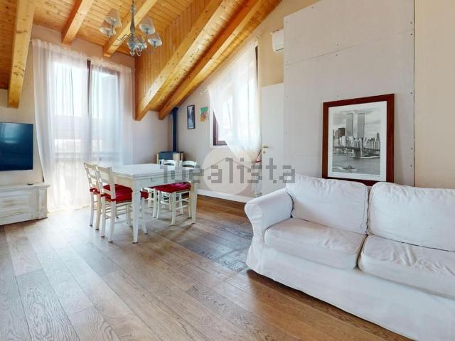 Appartamento in vendita a Seregno, Lombardia