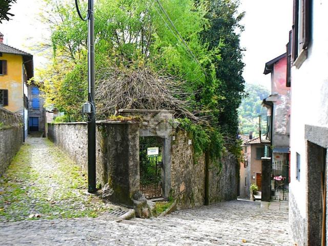 Appartamento in vendita a Ponna, Lombardia