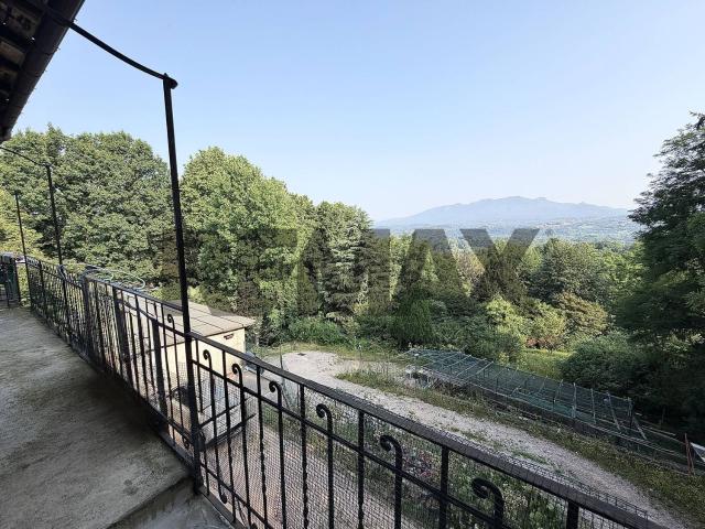 Appartamento in vendita a Buguggiate, Lombardia