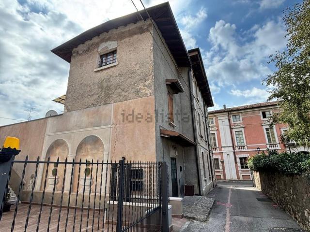 Appartamento in vendita a Rezzato, Brescia