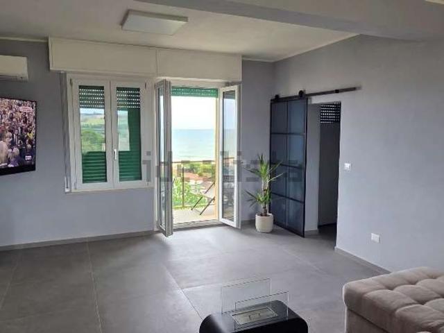 Appartamento in vendita a Torrette, Marche