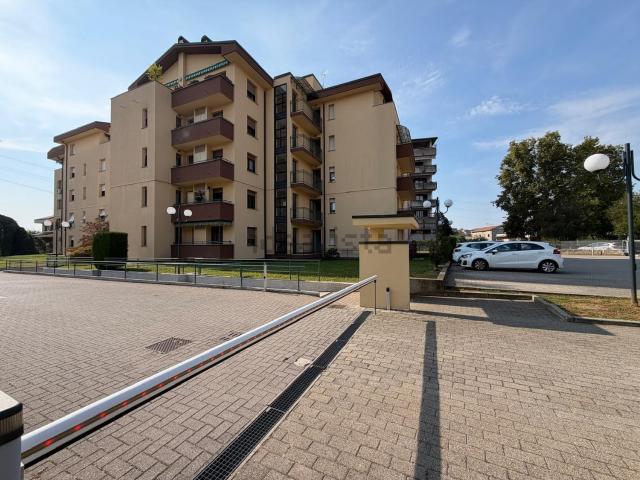 Appartamento in vendita a Meda, Monza e della Brianza