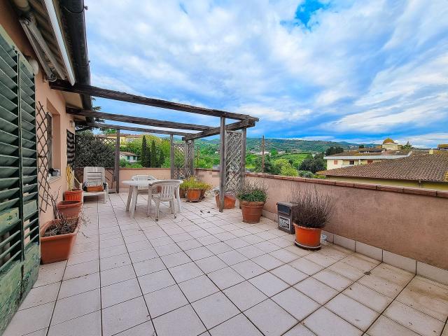 Appartamento in vendita a Lamporecchio, Toscana