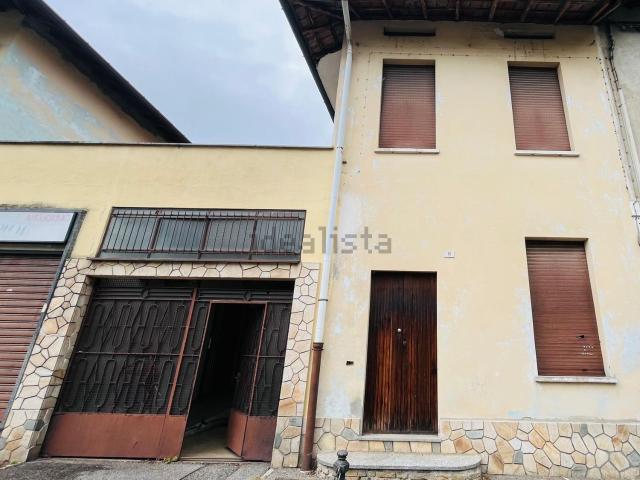 Appartamento in vendita a Cairate, Lombardia