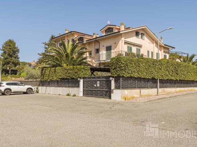 Appartamento in vendita a Squarciarelli, Roma Capitale