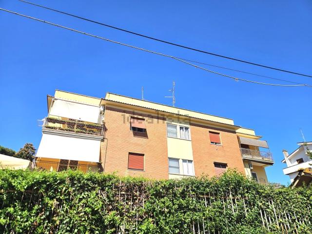 Appartamento in vendita a Falcognana, Roma Capitale