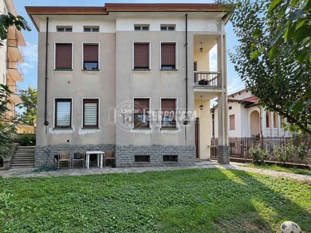 Appartamento in vendita a Centro, Cossato