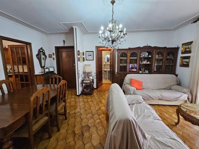 Appartamento in vendita a Borgo Val Di Taro, Reggio Emilia