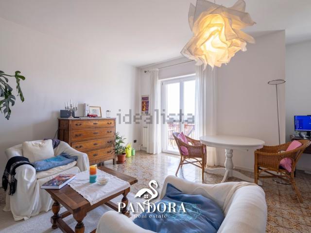 Appartamento in vendita a Angera, Lombardia