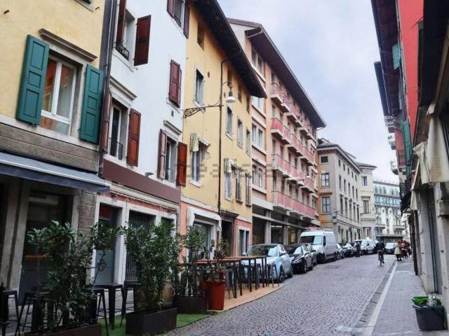 Appartamento in vendita a Borgo Grazzano, Reana Del Roiale