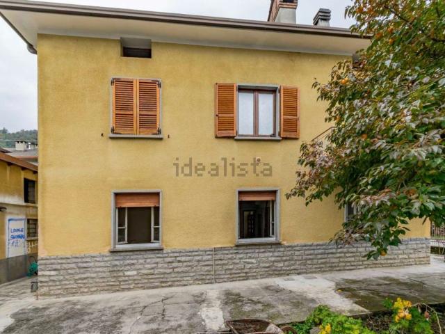 Appartamento in vendita a Locatello, Lombardia