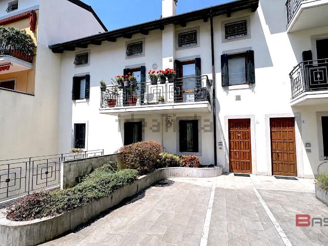 Appartamento in vendita a Borgo Poscolle, Reana Del Roiale