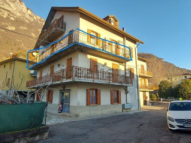 Appartamento in vendita a Rogno, Lombardia