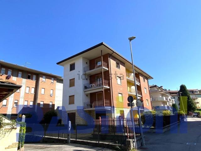 Appartamento in vendita a Clusone, Lombardia