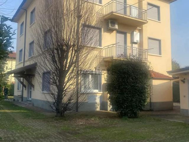 Appartamento in vendita a Romano Di Lombardia, Lombardia
