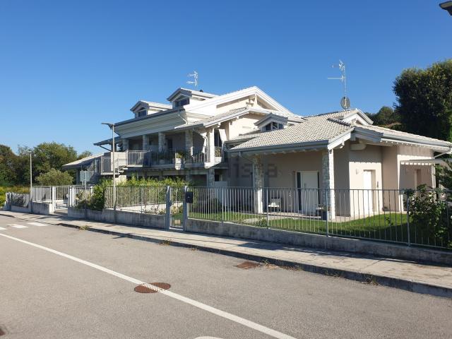 Appartamento in vendita a Boschetti, Peschiera Del Garda