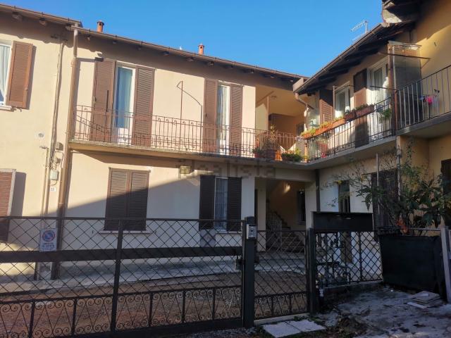 Appartamento in vendita a Buguggiate, Lombardia