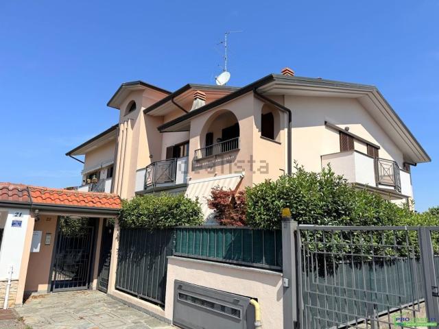 Appartamento in vendita a Rovello Porro, Lombardia