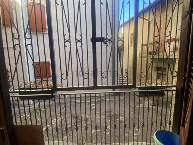 Appartamento in vendita a Rezzago, Lombardia