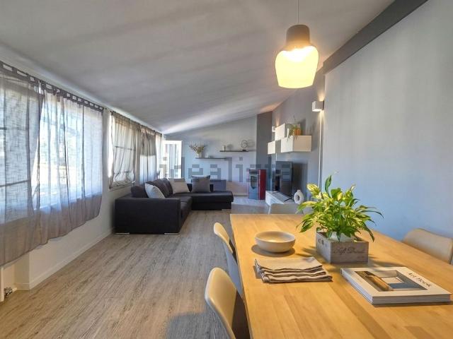 Appartamento in vendita a Desenzano Del Garda, Lombardia