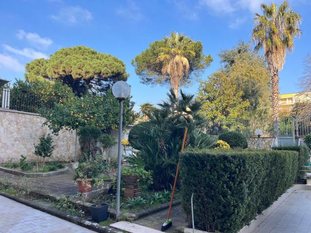 Appartamento in vendita a Pozzuoli, Campania