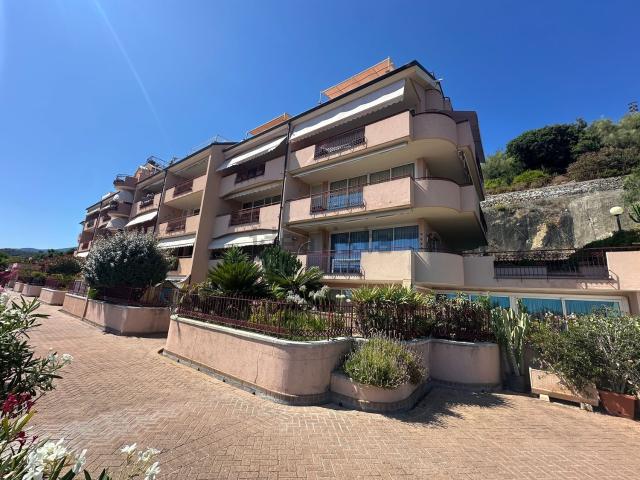 Attico in vendita a Vallecrosia, Liguria